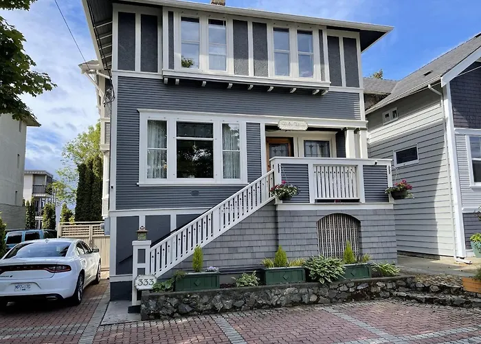 Fisher House Victoria Bed And Breakfast